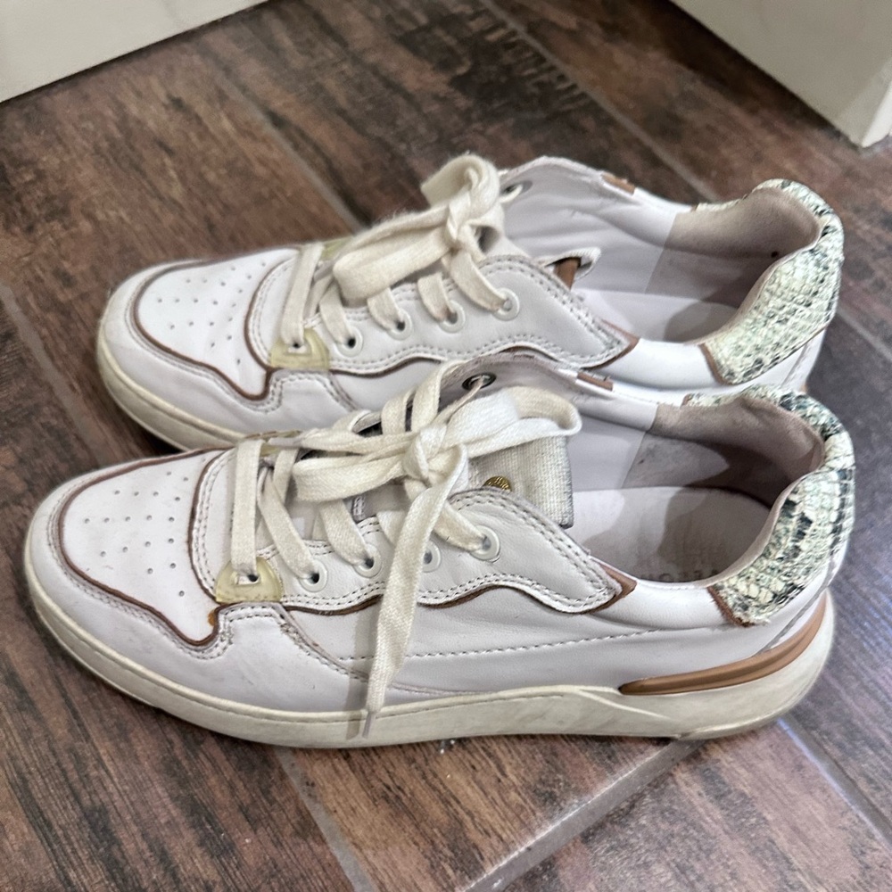 Veronica Beard Sneaker